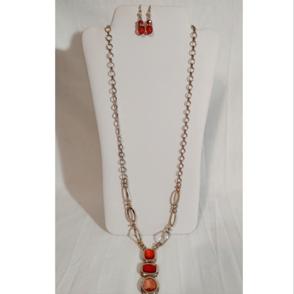 5/$15 White House Black Market Necklace & Earring Set